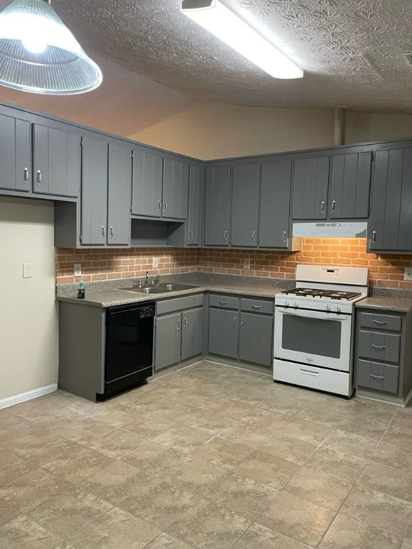 Building Photo - 76 Cardinal Ln