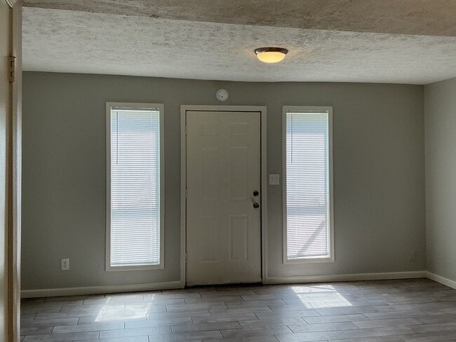 Building Photo - 289 Greenfield Dr