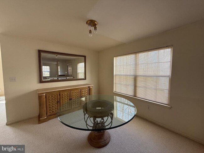 Building Photo - 256 Fountayne Ln