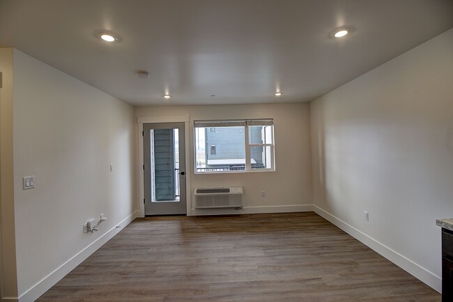 Building Photo - 715 Timberwolf Pky