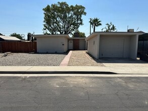 Building Photo - 1064 Warkentin St