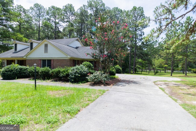 Building Photo - 100 Lancaster Point
