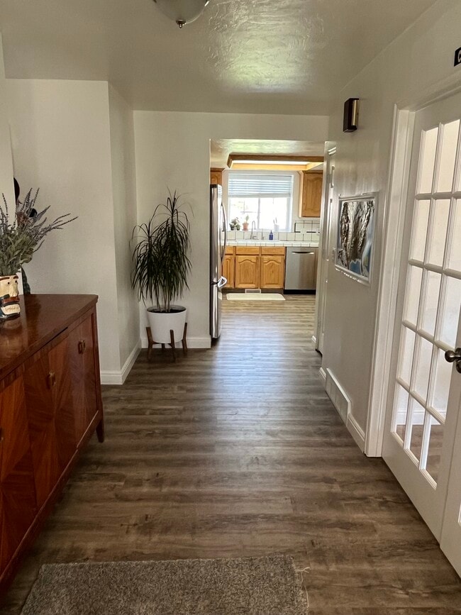 Entry - 926 E. Bates Canyon Rd