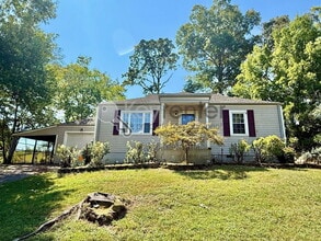 Building Photo - 1410 Elm St