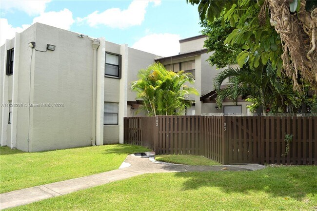 Foto del edificio - 10010 NW 9th St Cir