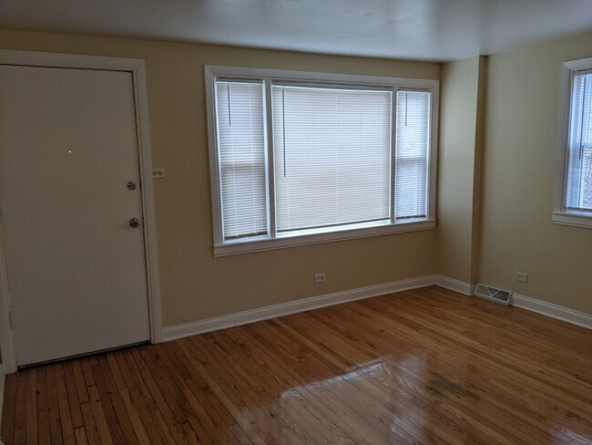 Foto del edificio - 7717 S Saginaw Ave