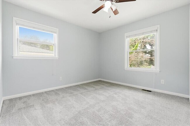 Foto del edificio - 2705 Lincoln Ct NW