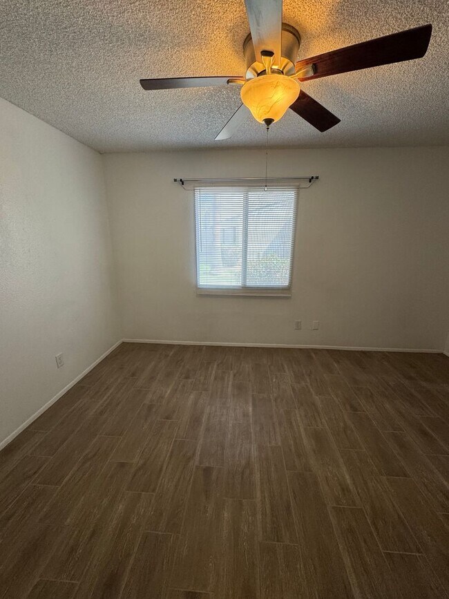 Foto del edificio - Tempe 2BD/1BA Townhome!