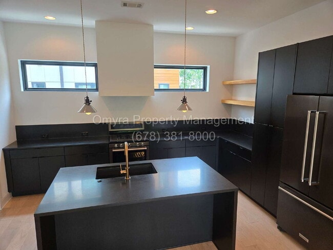 Building Photo - Luxurious 3 Bedroom Home near East Atlanta!