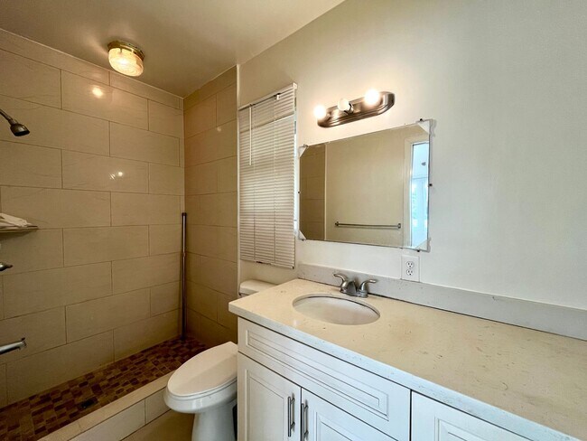 Foto del edificio - Waikiki Studio: Upgraded 0 Bed, 1 Bath, Ne...
