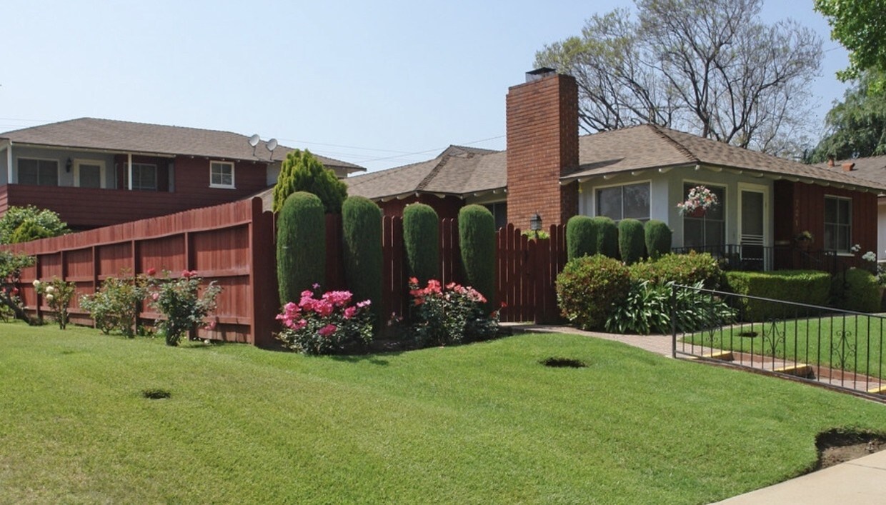 View of the front - 725 1/2 Park Ave