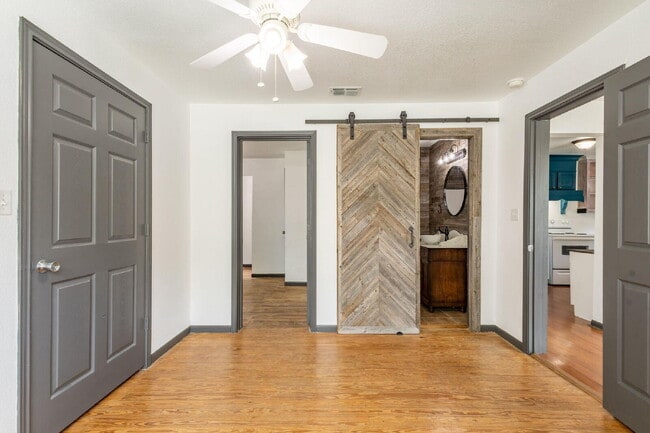 Building Photo - Charming 3 bedroom 2 bath!