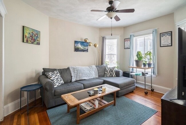 Foto del edificio - 44 Greenleaf Ave