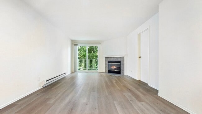 Building Photo - Top-Floor Corner End-Unit with Great Light