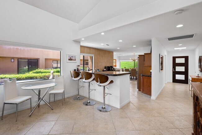 Foto del edificio - 73416 Mariposa Dr