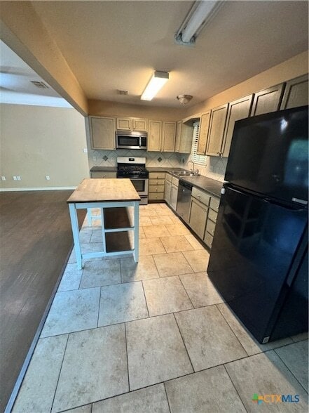 Foto del edificio - 902 Fern Ln