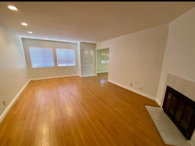 Building Photo - 8020 Langdon Ave