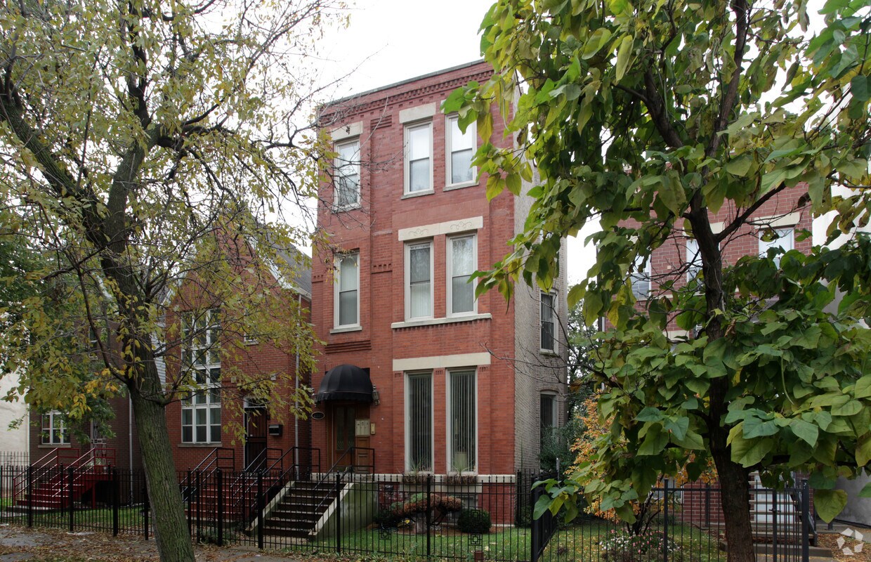 Building Photo - 4340 S Greenwood Ave