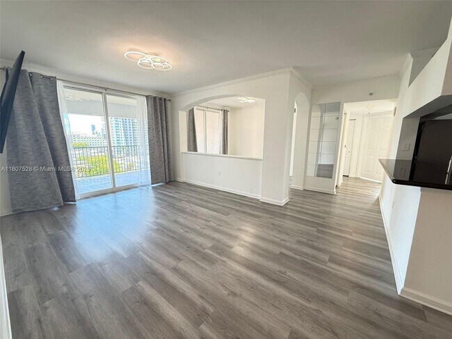 Foto del edificio - 17150 N Bay Rd