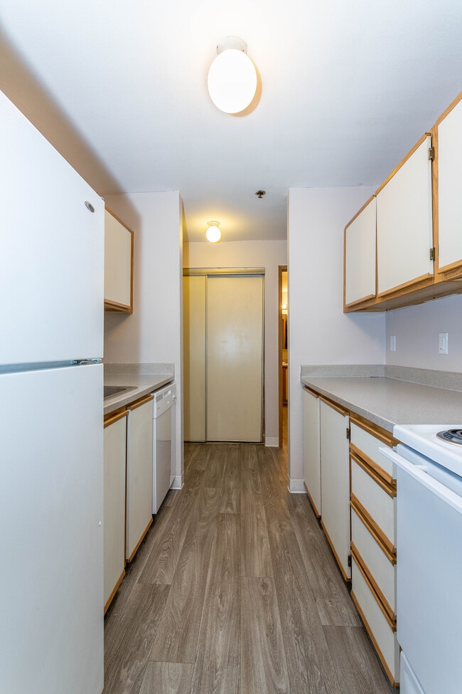 Building Photo - One and Two Bedroom Apartment Homes in Fed...