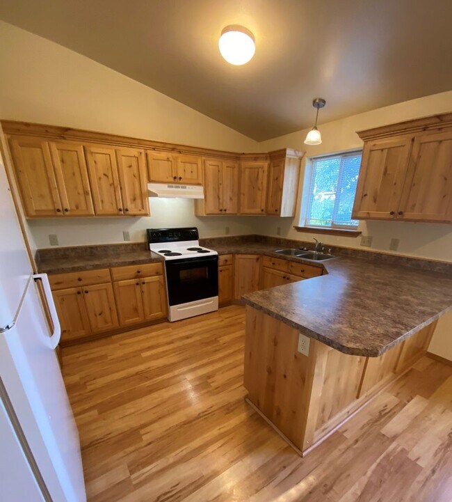 817 W 3rd St Unit 817 West 3rd Street, Laurel, MT 59044 Room for Rent