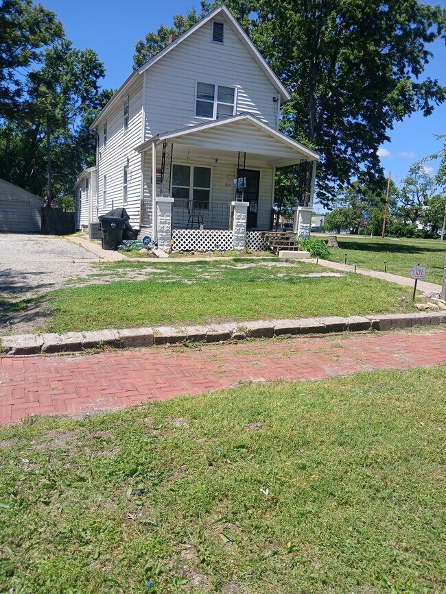 Building Photo - 835 NE Monroe St
