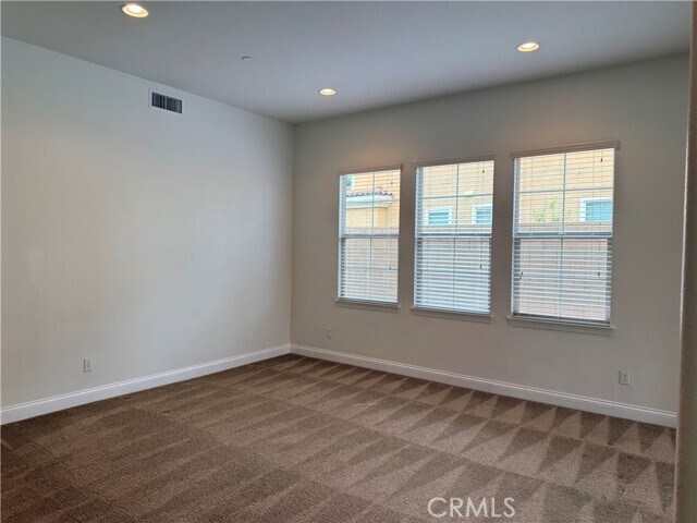 Foto del edificio - 6012 Porto St