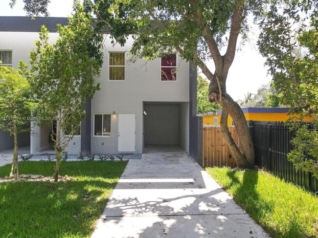 Building Photo - 5125 NW 5th Ave