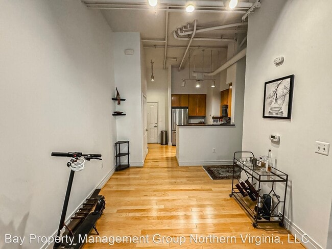 Building Photo - 1 br, 1 bath House - 2220 Fairfax Dr #106