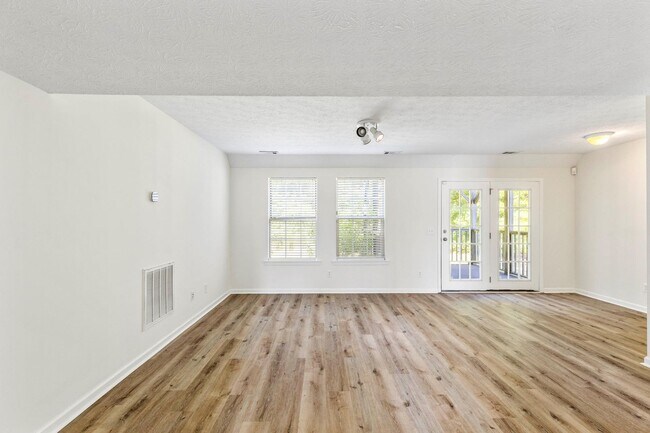 Building Photo - 4 Bed/3 Bath Beauty in Midway!