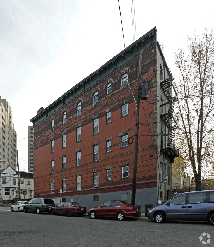Building Photo - 215 Summit Ave