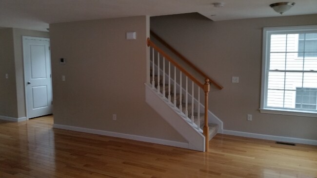 Building Photo - 19 Cardigan Ct