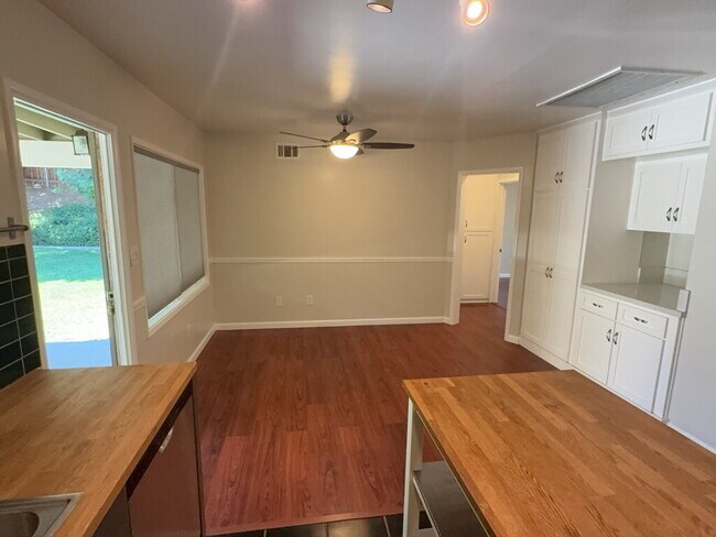 Foto del edificio - 3094 Flanders Rd