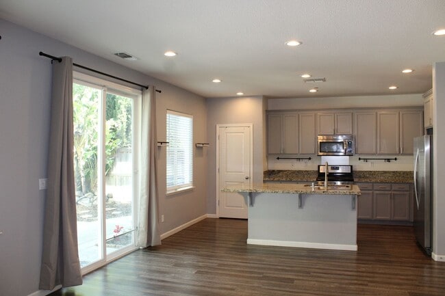 Building Photo - 1280 Cornell Dr