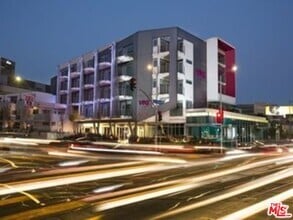 Building Photo - 950 S Fairfax Ave