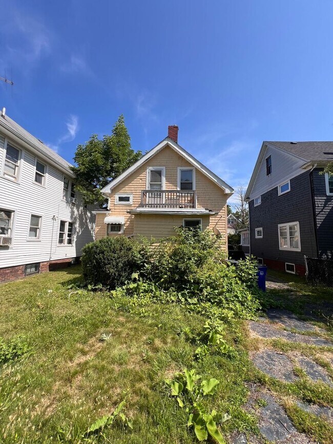 Building Photo - 15912 Parkgrove Ave