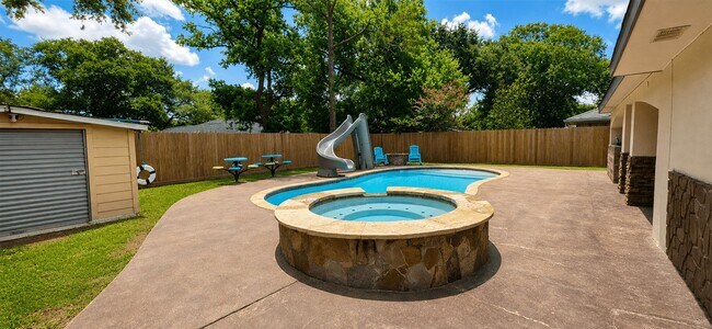 Building Photo - 13914 Bonnington Dr