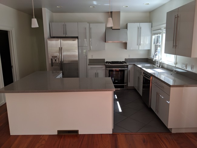 Kitchen - 160 S Sycamore Ave