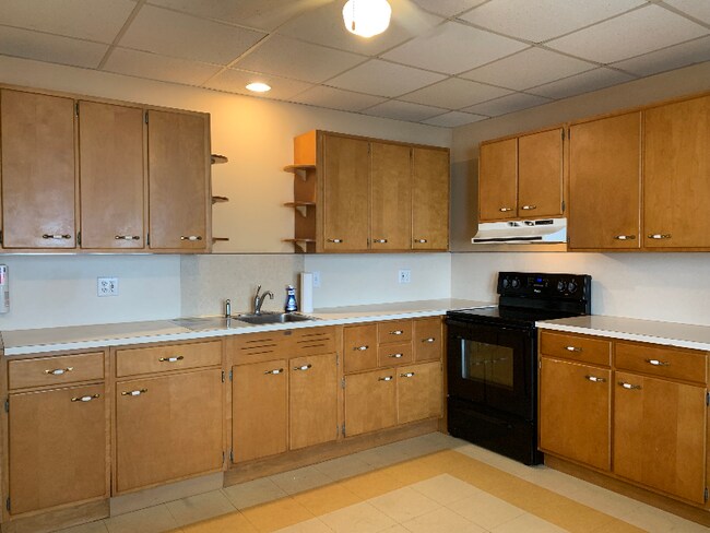 Building Photo - 405 W Babbitt Ave