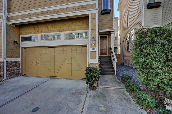 Building Photo - 1221 Nelson Falls Ln