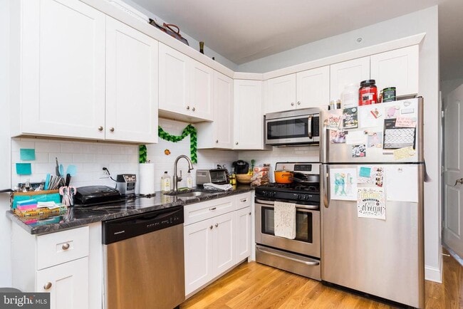Building Photo - 2427 Frankford Ave