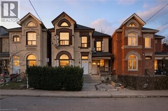 Building Photo - 26 Murray St W