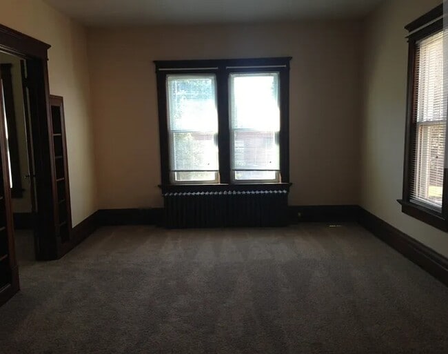 Building Photo - 541 W 9th St