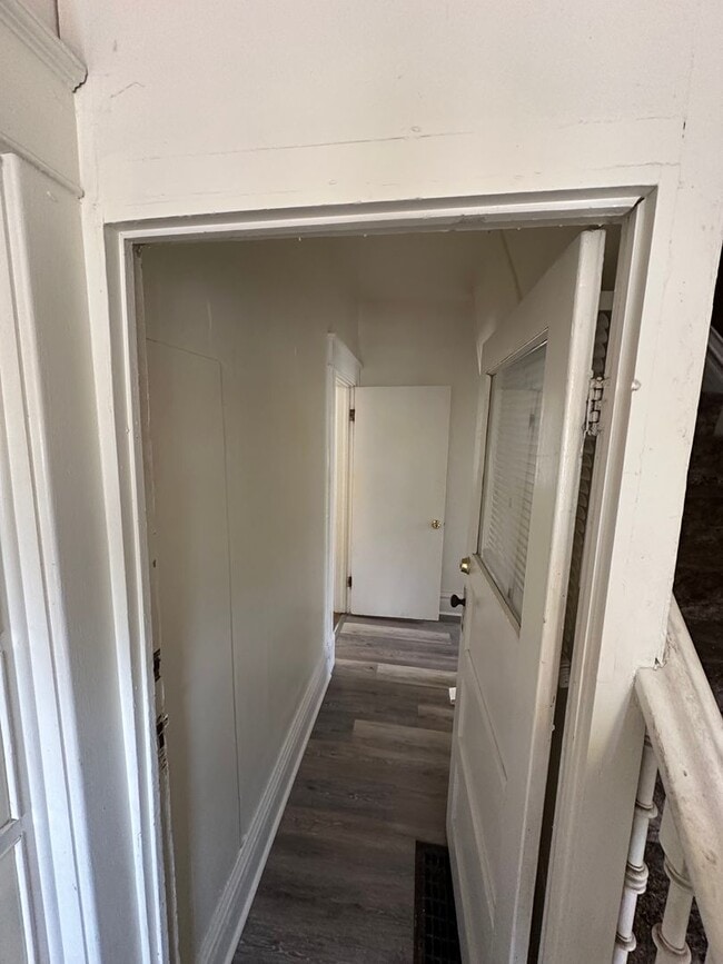 Building Photo - AJE1825