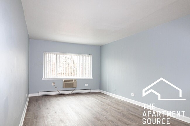 Photo - 3825 North Pine Grove Avenue #213 Apartment