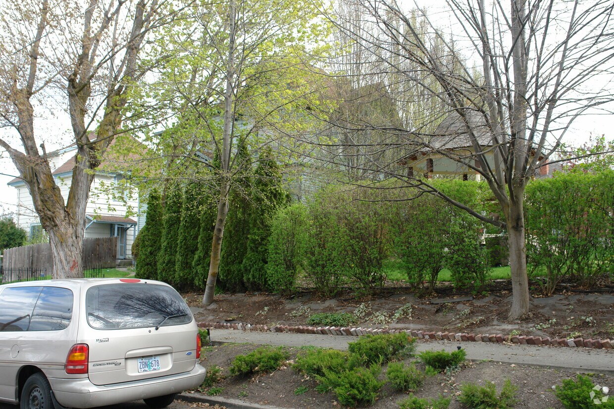 Building Photo - 1909 W 1st Ave