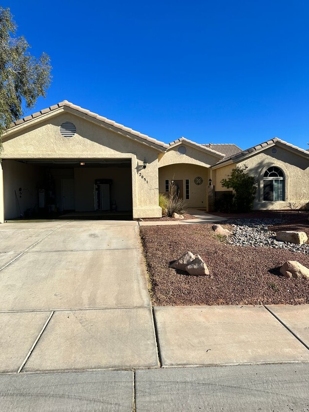 Primary Photo - 2051 Mesa Verde Way