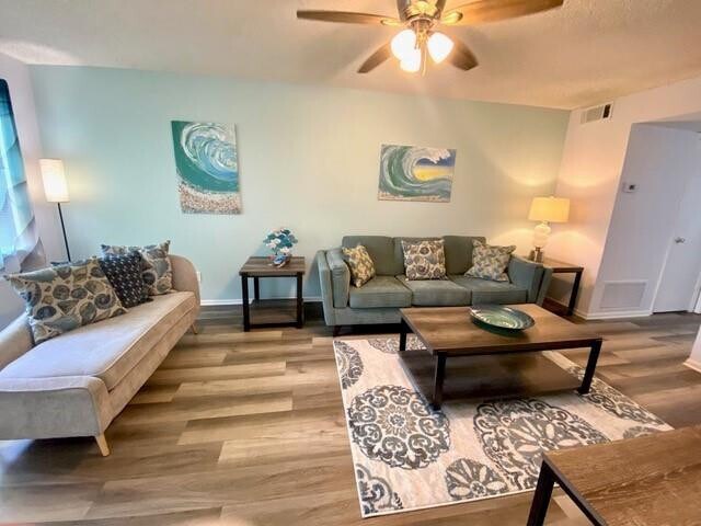 Foto del edificio - 53 Woodland Dr