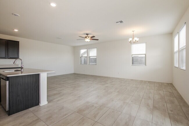 Foto del edificio - 16663 W Sierra St