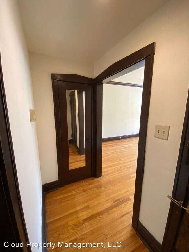 Building Photo - 1 br, 1 bath Apartment - 4037 N. Central Park